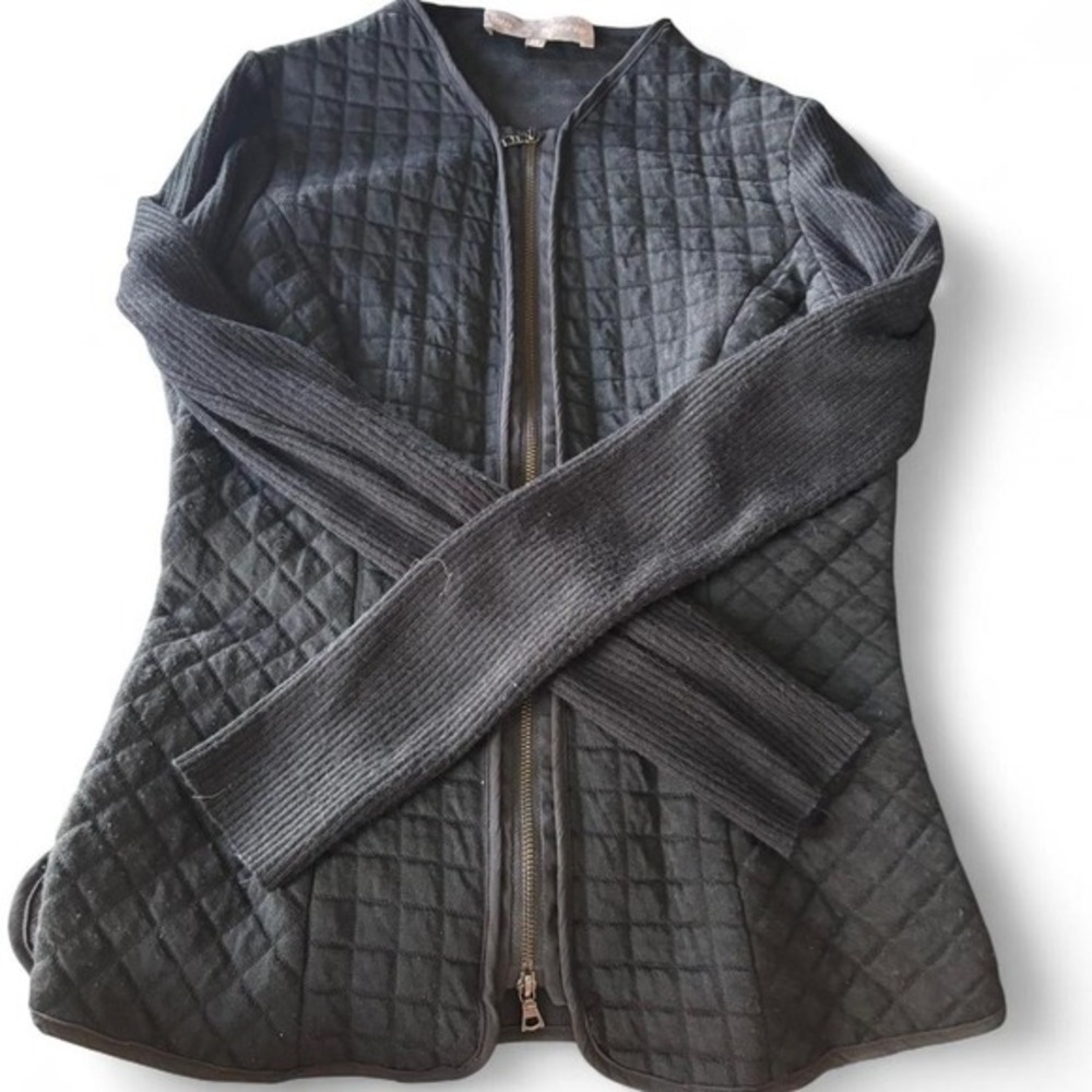 Lola & Sophie- xs- Black quilted zip up, fitted jacket. Sleeves are‎ knit